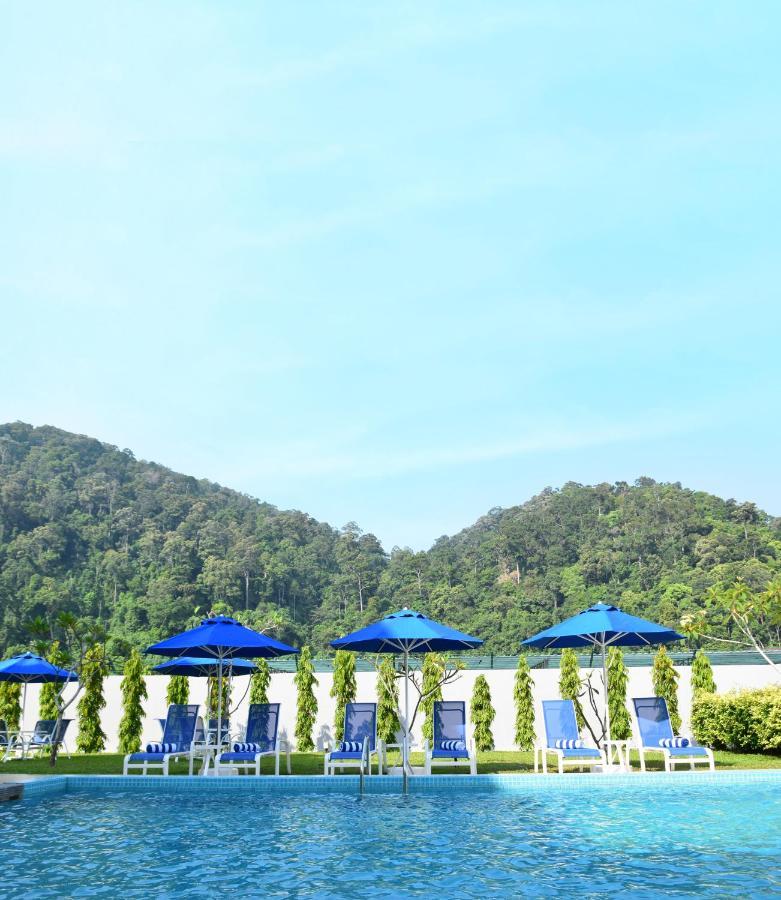 Avi Pangkor Beach Resort Kampong Pasir Bogak Exterior photo